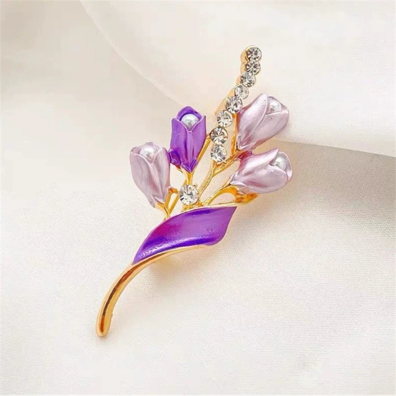 Men'S Accessories Trends 2025 - Broche à fleurs pour hommes et