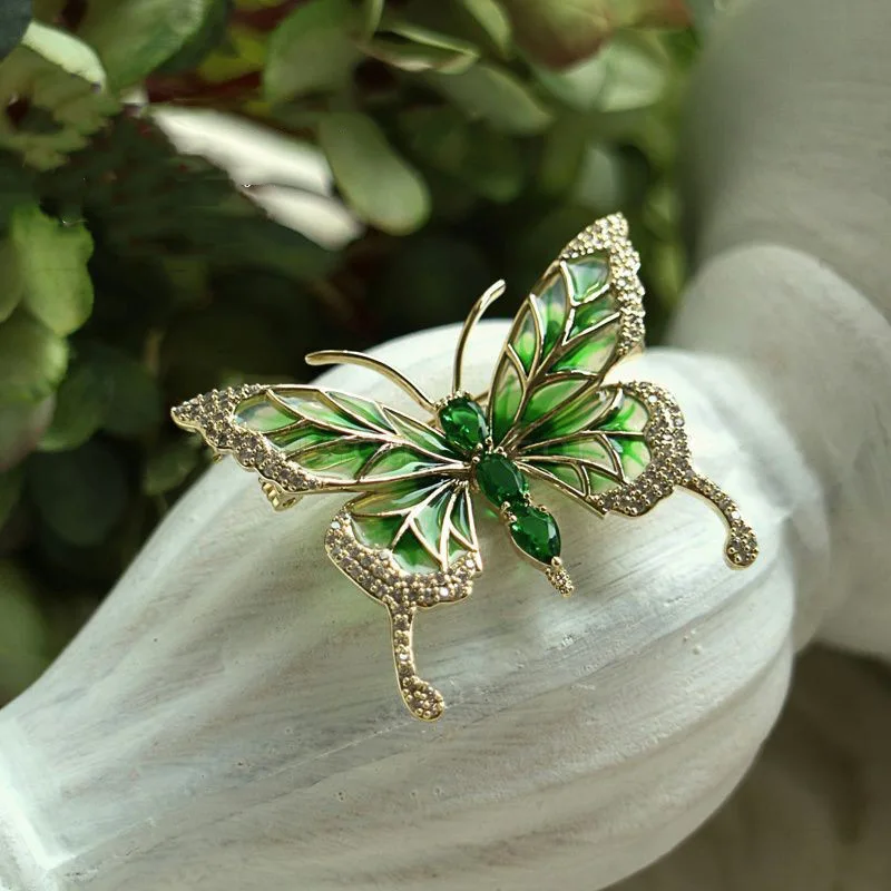 Men'S Accessories Trends 2025 - Broches papillon romantiques pour hommes et