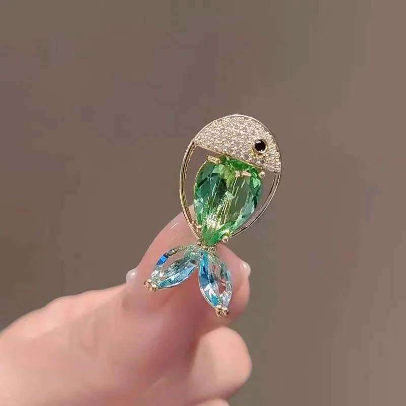 Men'S Accessories Trends 2025 - Broche de petit poisson exquise pour