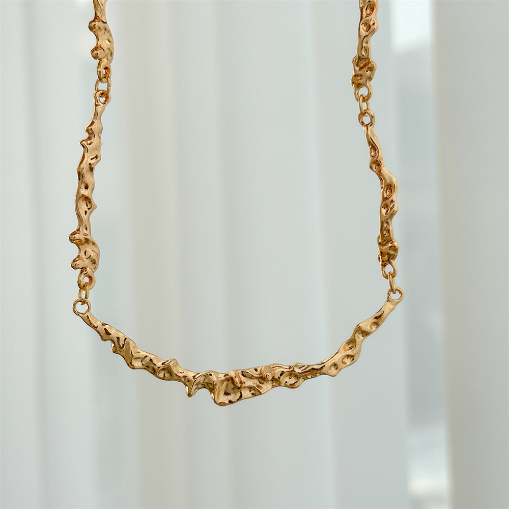 Collier chaîne en os irrégulie - Men'S Accessories Trends 2025 avis et prix