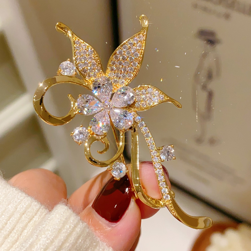 Broche à fleurs vibrantes pour - Men'S Accessories Trends 2025 avis et prix