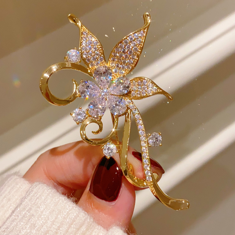 Broche à fleurs vibrantes pour - Men'S Accessories Trends 2025 avis et prix
