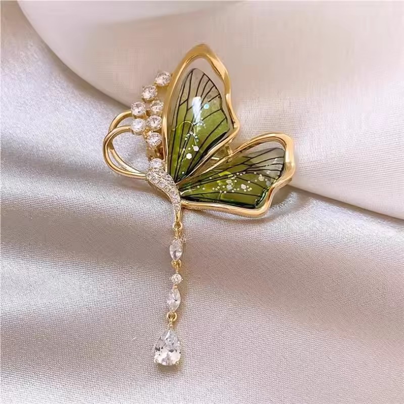 Broche papillon délicate pour  - Men'S Accessories Trends 2025 avis et prix