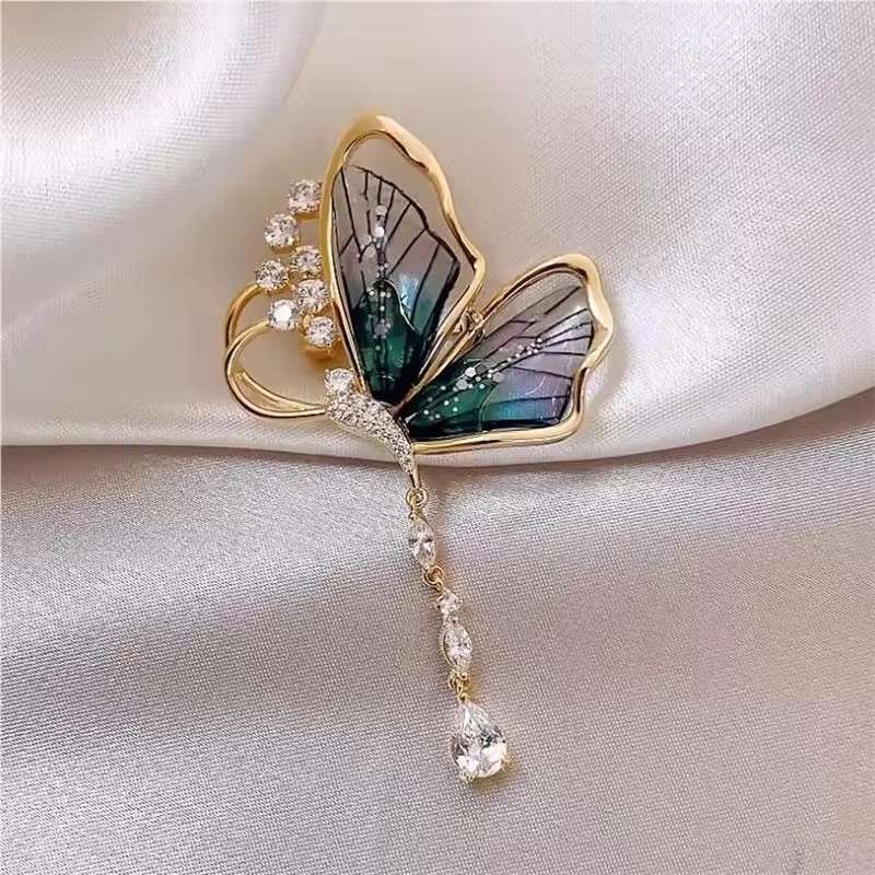 Broche papillon délicate pour  - Men'S Accessories Trends 2025 avis et prix