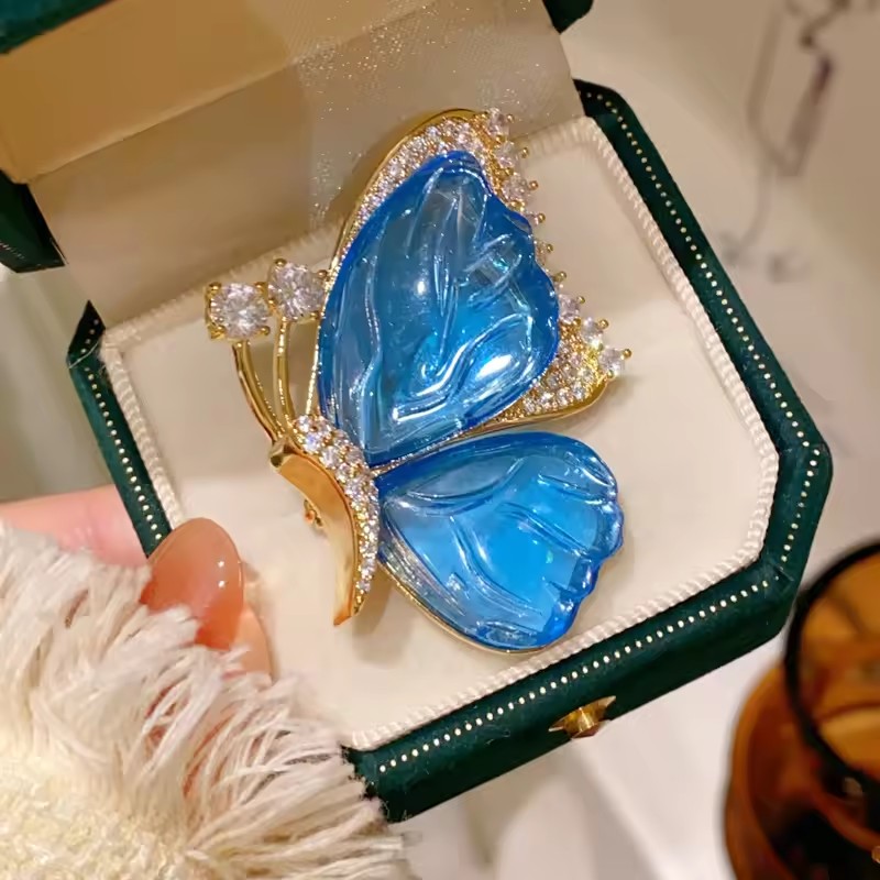 Broche papillon délicate pour  - Men'S Accessories Trends 2025 avis et prix